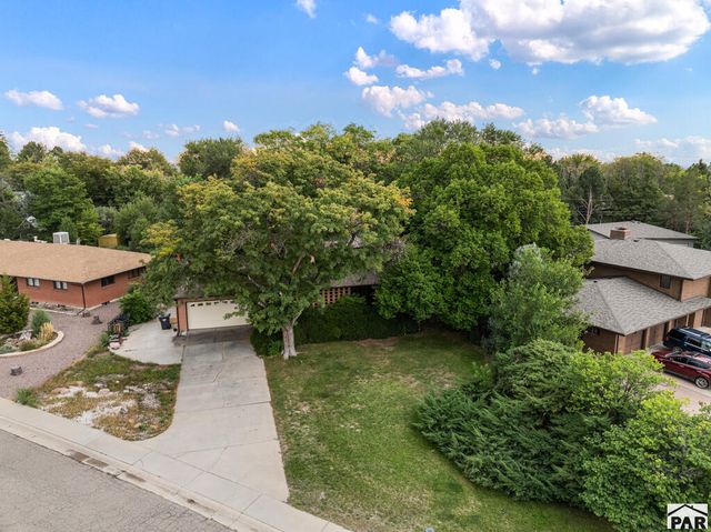 24 Robertson Rd, Pueblo, CO 81001