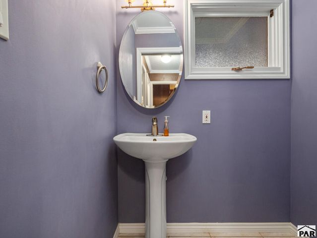 24 Robertson Rd, Pueblo, CO 81001