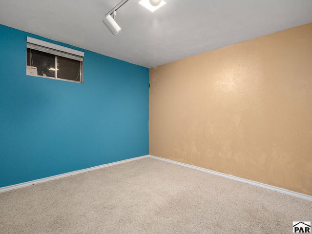 24 Robertson Rd, Pueblo, CO 81001
