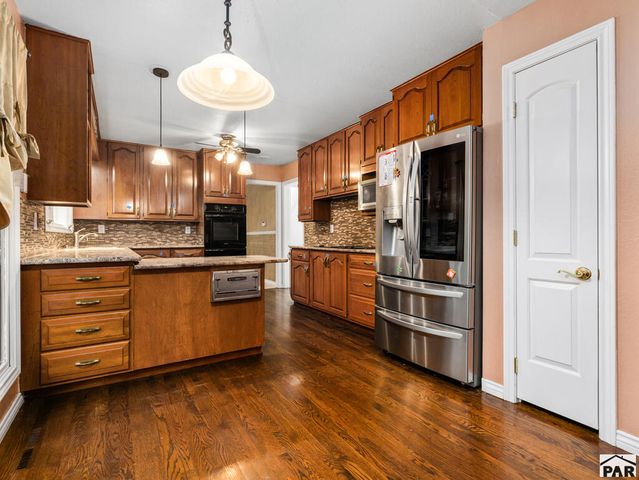 24 Robertson Rd, Pueblo, CO 81001