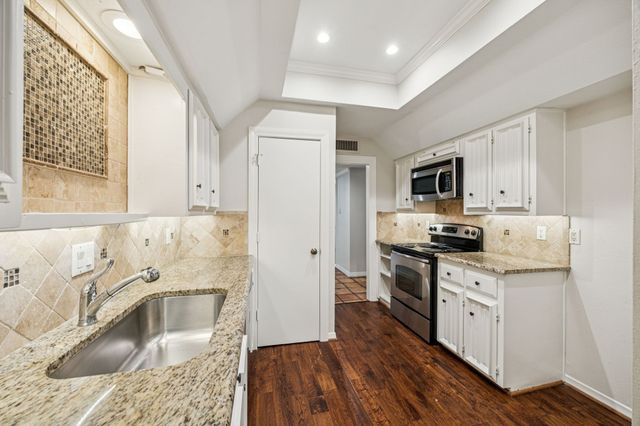 6742 E Northwest Highway, Dallas, TX 75231