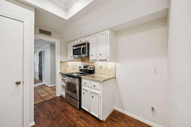 6742 E Northwest Highway, Dallas, TX 75231