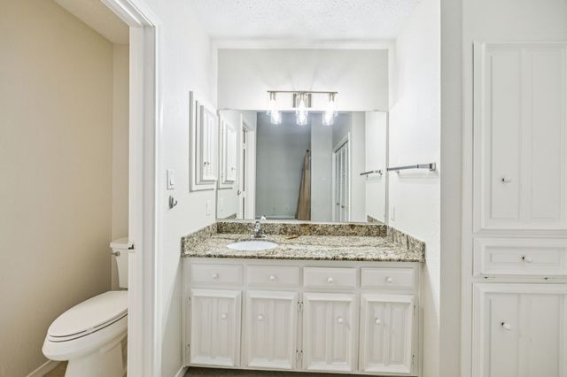 6742 E Northwest Highway, Dallas, TX 75231