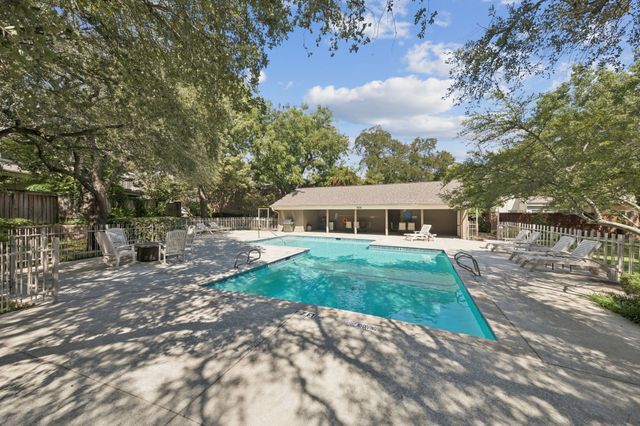 6742 E Northwest Highway, Dallas, TX 75231