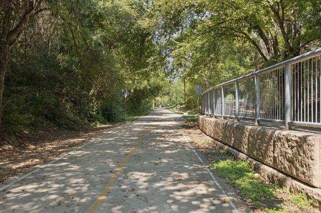 6742 E Northwest Highway, Dallas, TX 75231