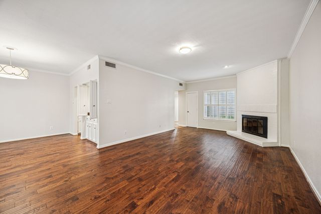 6742 E Northwest Highway, Dallas, TX 75231