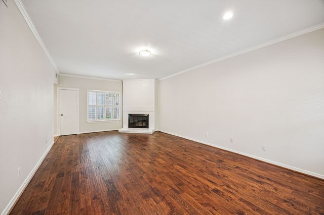 6742 E Northwest Highway, Dallas, TX 75231