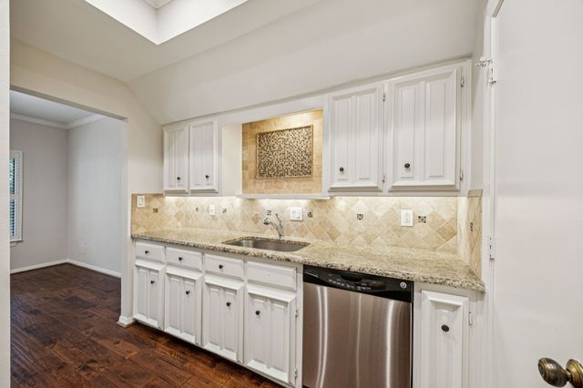 6742 E Northwest Highway, Dallas, TX 75231