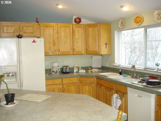 218 JACOB HALE Way, Roseburg, OR 97471