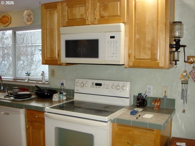 218 JACOB HALE Way, Roseburg, OR 97471