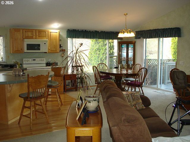 218 JACOB HALE Way, Roseburg, OR 97471