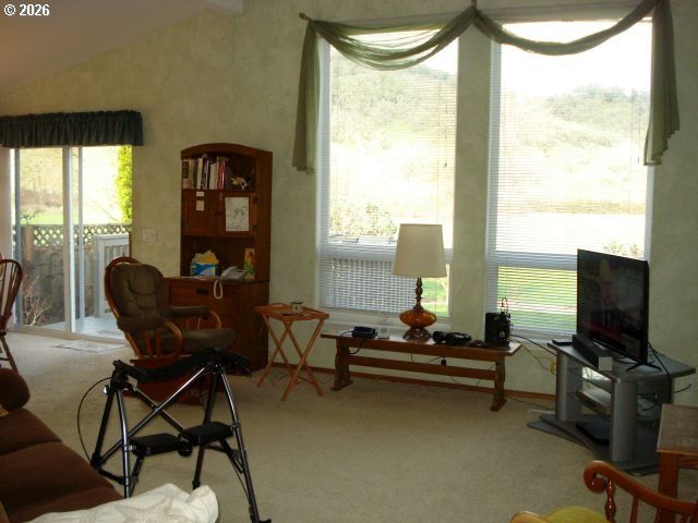 218 JACOB HALE Way, Roseburg, OR 97471