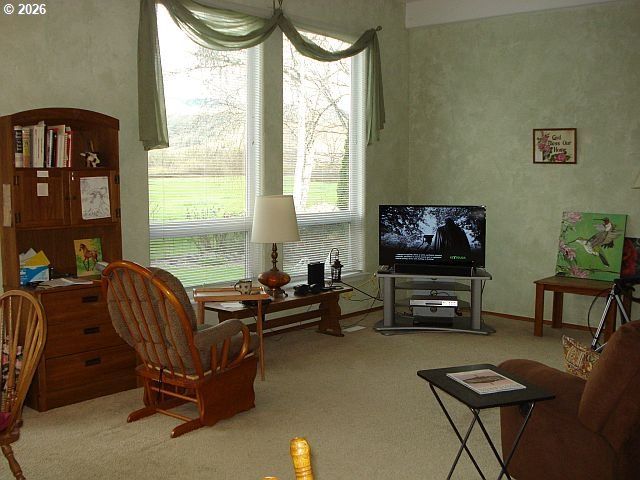 218 JACOB HALE Way, Roseburg, OR 97471