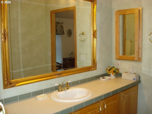 218 JACOB HALE Way, Roseburg, OR 97471