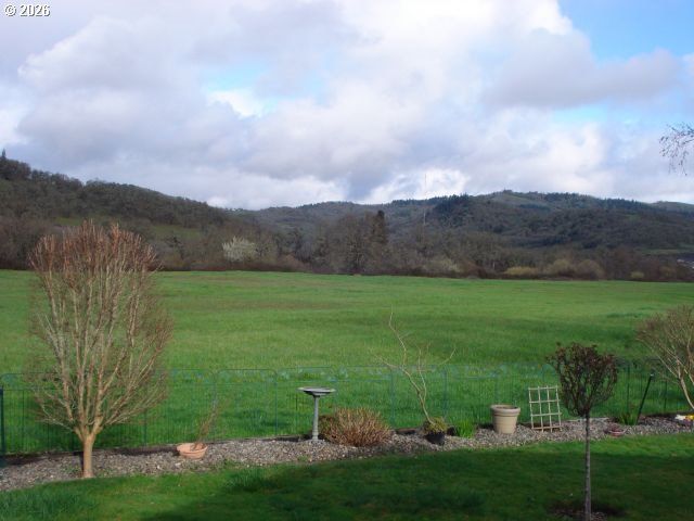 218 JACOB HALE Way, Roseburg, OR 97471