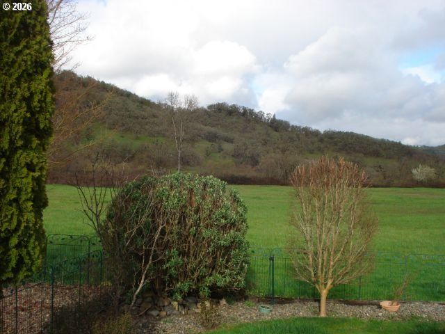 218 JACOB HALE Way, Roseburg, OR 97471