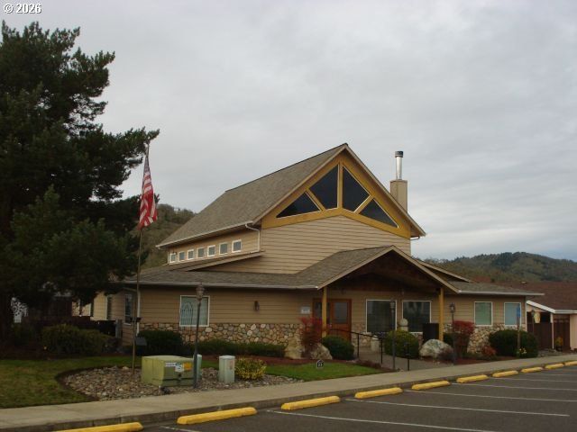 218 JACOB HALE Way, Roseburg, OR 97471