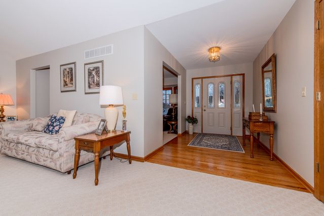 18816 S Chestnut Drive, Shorewood, IL 60404