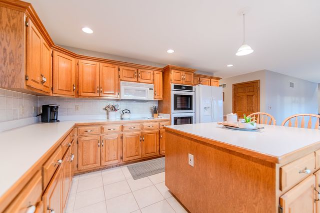 18816 S Chestnut Drive, Shorewood, IL 60404