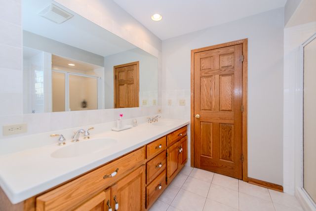 18816 S Chestnut Drive, Shorewood, IL 60404