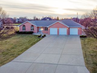 18816 S Chestnut Drive, Shorewood, IL 60404