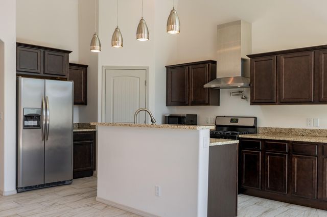 6016 ERMEMIN Avenue NW, Albuquerque, NM 87114