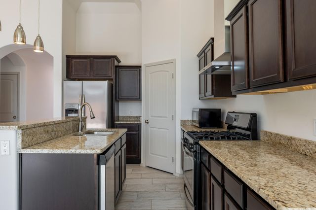 6016 ERMEMIN Avenue NW, Albuquerque, NM 87114