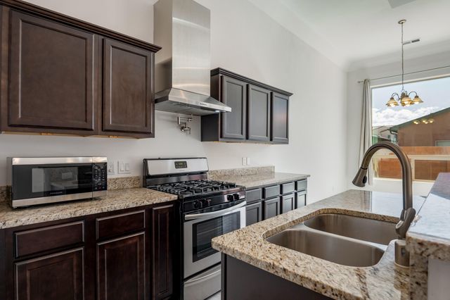 6016 ERMEMIN Avenue NW, Albuquerque, NM 87114