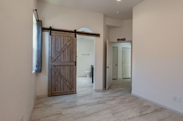 6016 ERMEMIN Avenue NW, Albuquerque, NM 87114