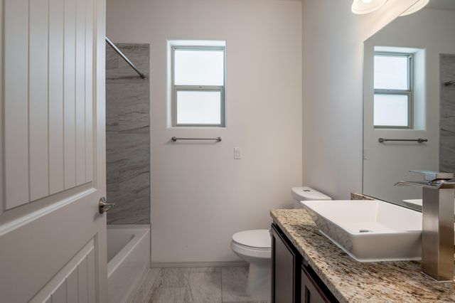 6016 ERMEMIN Avenue NW, Albuquerque, NM 87114