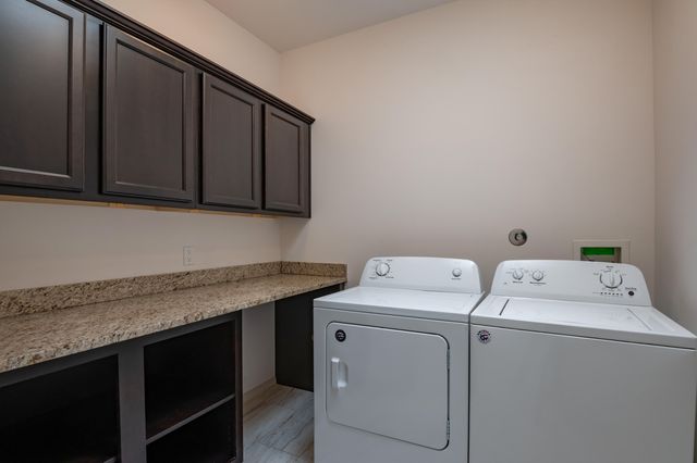 6016 ERMEMIN Avenue NW, Albuquerque, NM 87114