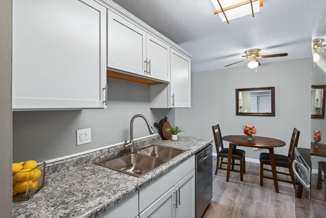2011 E 122nd Street D1, Burnsville, MN 55337
