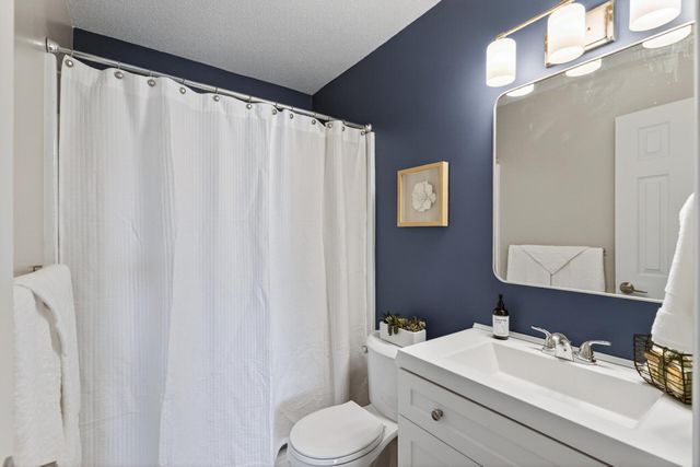 2011 E 122nd Street D1, Burnsville, MN 55337