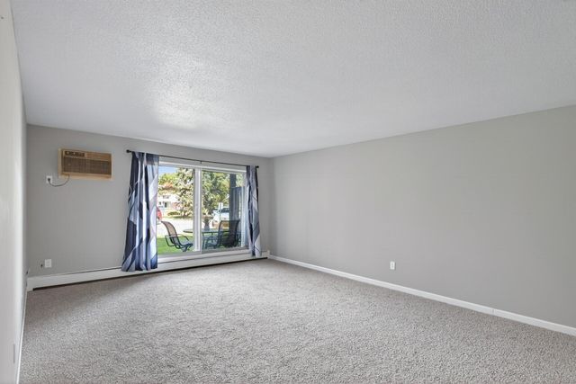 2011 E 122nd Street D1, Burnsville, MN 55337