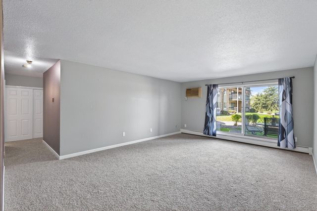 2011 E 122nd Street D1, Burnsville, MN 55337