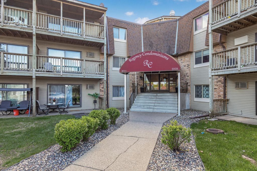 2011 E 122nd Street D1, Burnsville, MN 55337