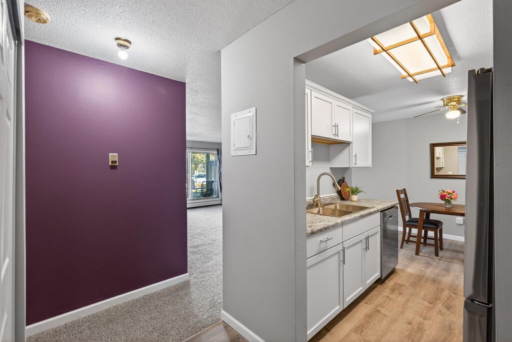 2011 E 122nd Street D1, Burnsville, MN 55337 — photo 3