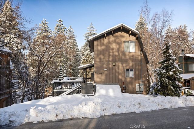 32794 Cougar Lane, Arrowbear, CA 92382