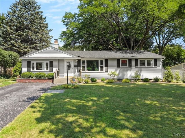 106 Greenhedge Drive, Camillus, NY 13031