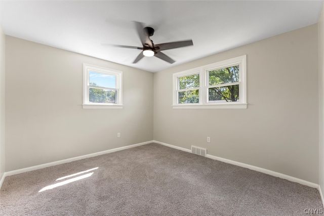 106 Greenhedge Drive, Camillus, NY 13031