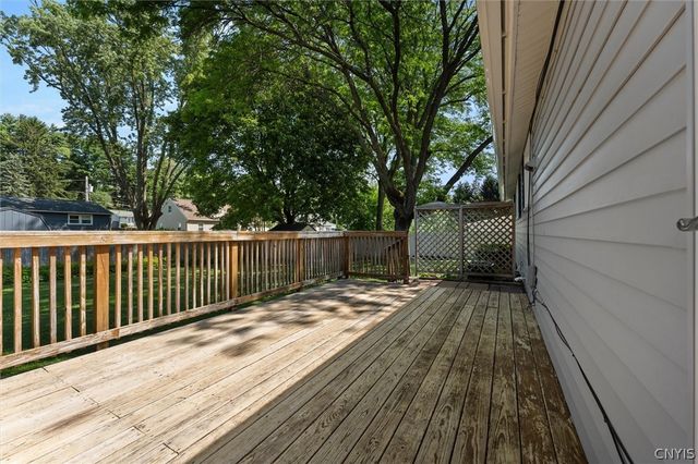 106 Greenhedge Drive, Camillus, NY 13031