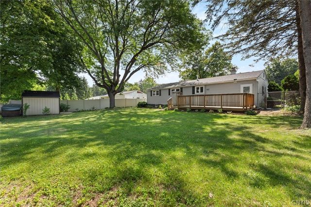 106 Greenhedge Drive, Camillus, NY 13031