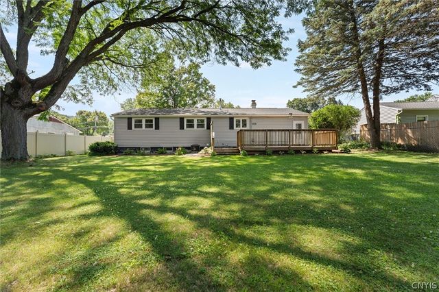 106 Greenhedge Drive, Camillus, NY 13031