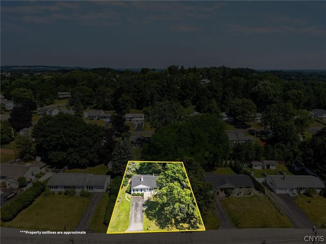 106 Greenhedge Drive, Camillus, NY 13031