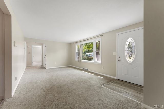 106 Greenhedge Drive, Camillus, NY 13031