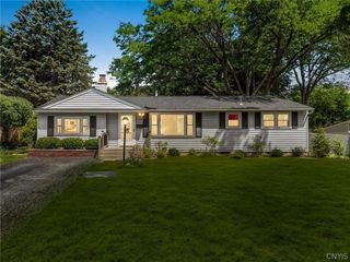 106 Greenhedge Drive, Camillus, NY 13031