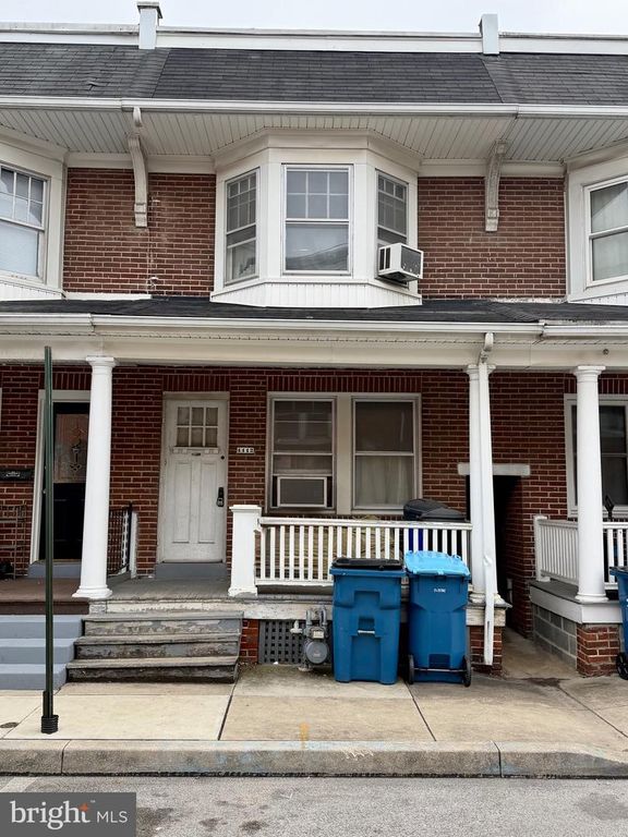 Image 1 of property listing at 1112 W POPLAR ST, York, PA 17404