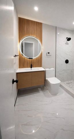 5935 W 16th Ln, Hialeah, FL 33012