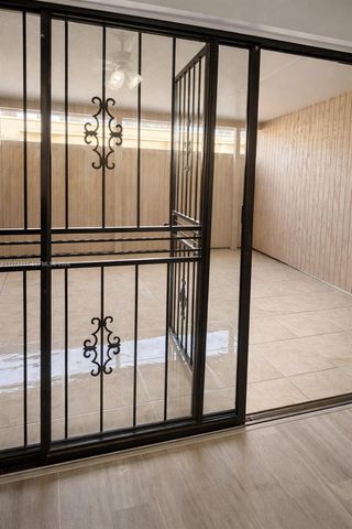 5935 W 16th Ln, Hialeah, FL 33012