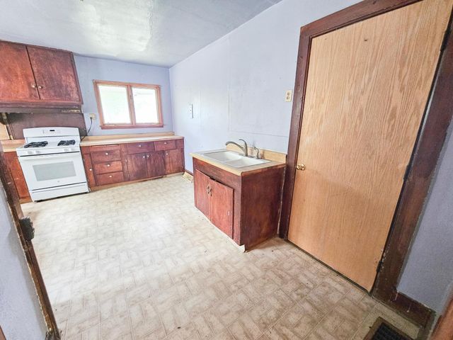 249 Hollett Street, Tracy, MN 56175